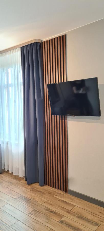 ז'ארי Apartsuites I Sorau מראה חיצוני תמונה A wall-mounted television