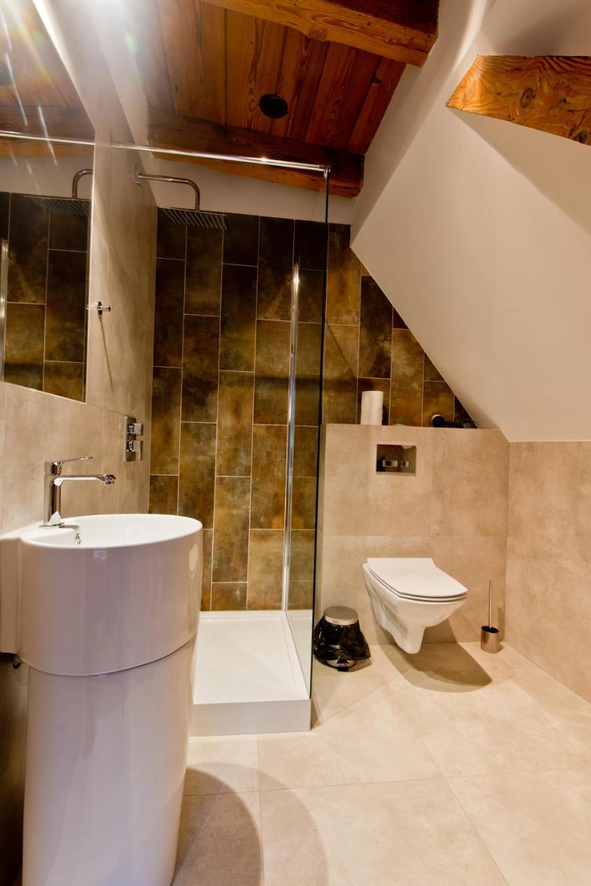 ז'ארי Apartsuites I Sorau מראה חיצוני תמונה A wet room